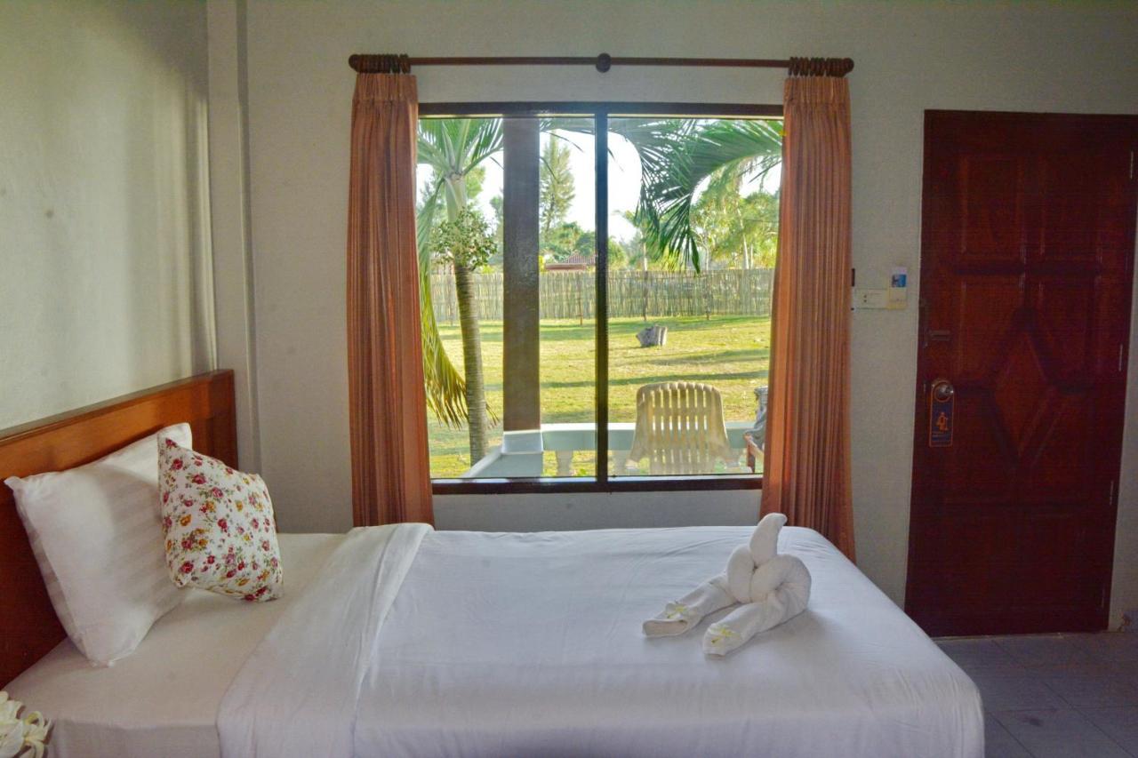 Klongdao Beach Resort Koh Lanta Bagian luar foto