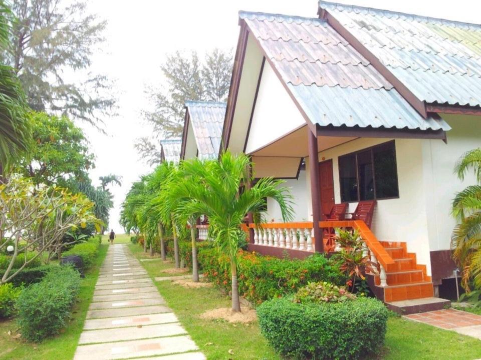 Klongdao Beach Resort Koh Lanta Bagian luar foto