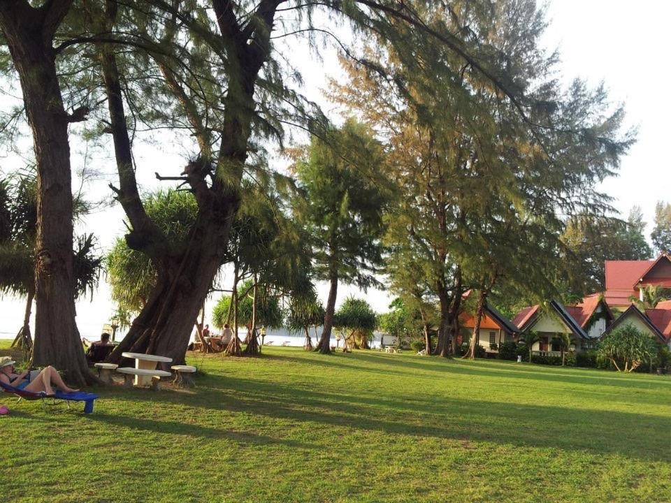 Klongdao Beach Resort Koh Lanta Bagian luar foto