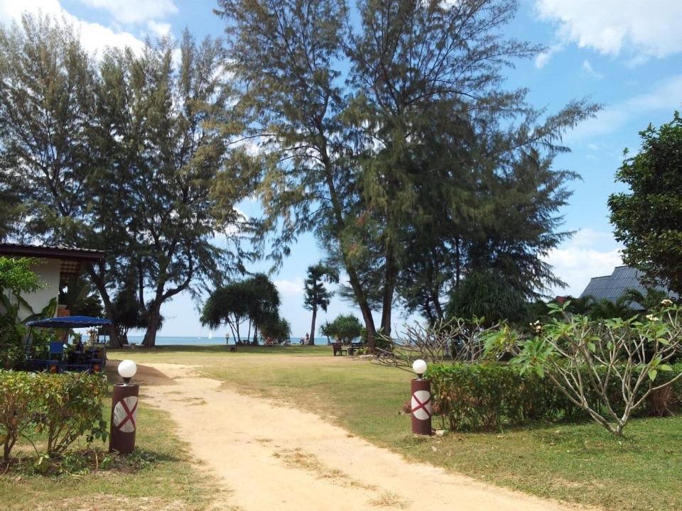 Klongdao Beach Resort Koh Lanta Bagian luar foto