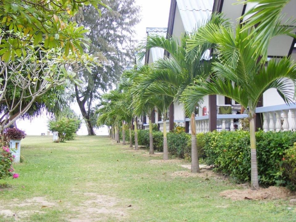 Klongdao Beach Resort Koh Lanta Bagian luar foto