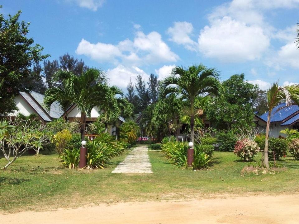 Klongdao Beach Resort Koh Lanta Bagian luar foto